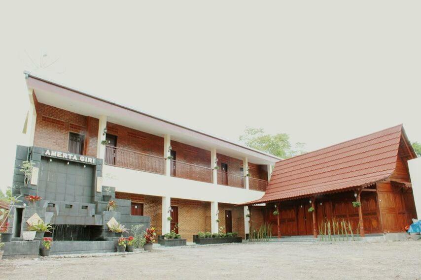 Amerta Giri Guest House Wonosobo Eksteriør bilde